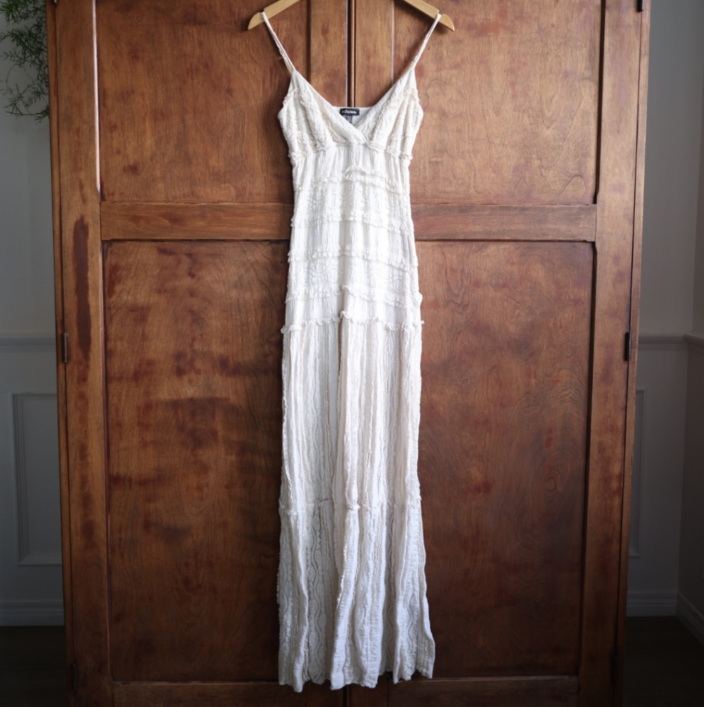 Vintage Le Château Cream Lace Maxi Dress – Made in Canada
Size: XS | Ivory